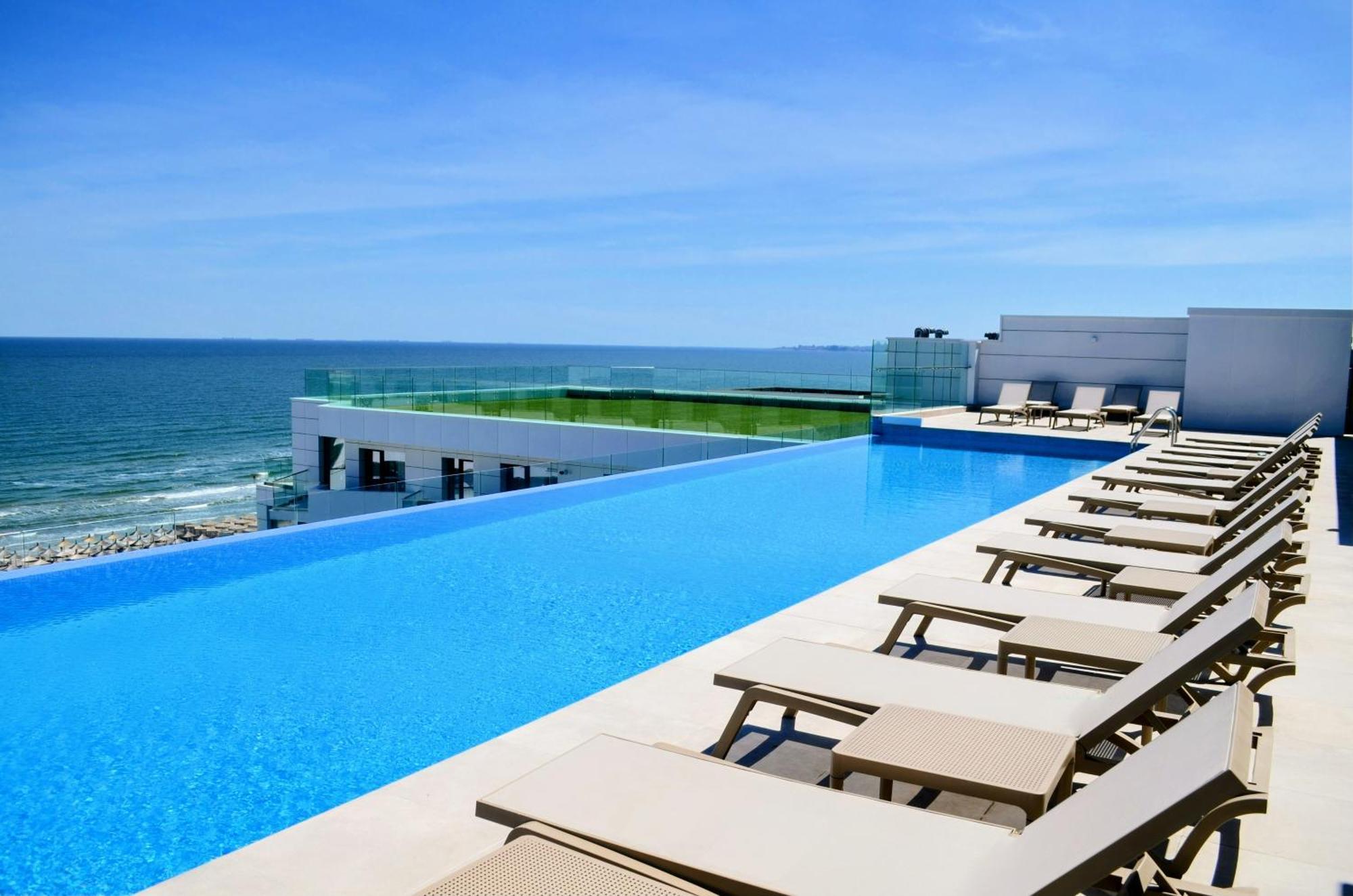 Sea Reflections - Infinity Pool & *